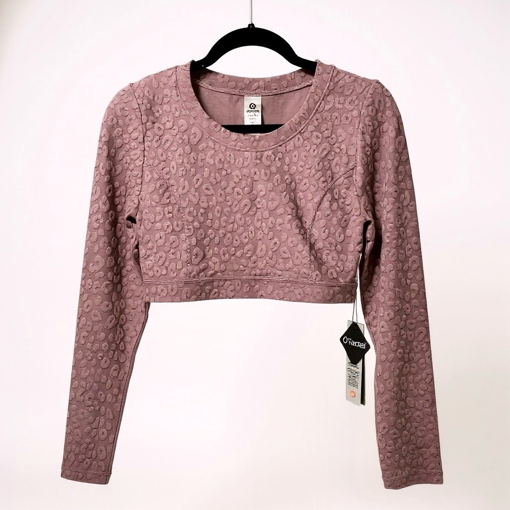 NWT Mono b Textured Leopard Print Athletic Crop Top in Mauve